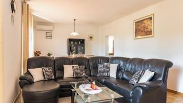 House | Living room