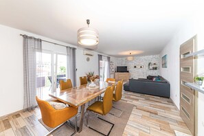 Apartment (A2) | Private kitchen - Apartments Piveta (Okrug)