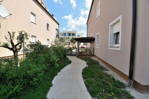 Courtyard - Apartment Beba (Porec)