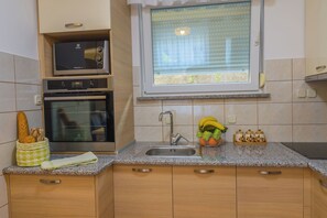 House | Private kitchen | Fridge, microwave, oven, stovetop - House Midas (Matulji)