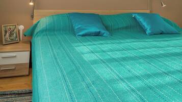 House | Iron/ironing board, free WiFi