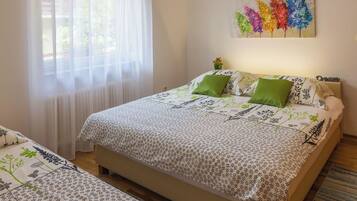 House | Iron/ironing board, free WiFi