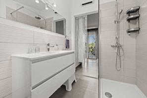 House | Bathroom | Shower, towels, soap, toilet paper - House Kacana (Vodnjan)