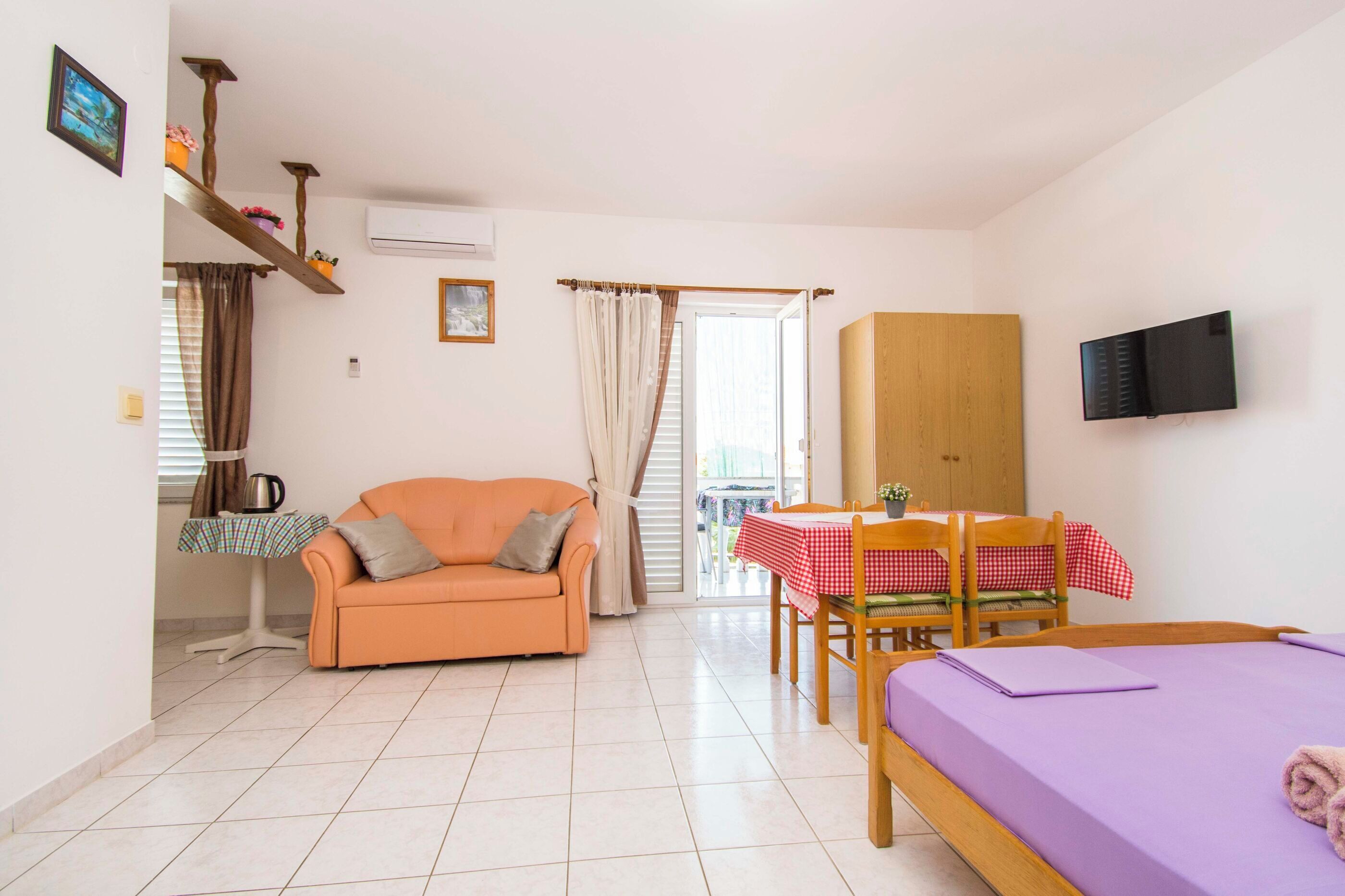 Studio (A8) | Living room