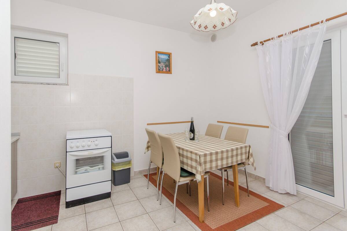 Apartment (A1) | Dining