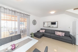 Ferienhaus | Wohnzimmer | Smart-TV, Netflix, Streaming-Dienste