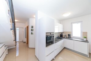 Ferienhaus | Eigene Küche | Kühlschrank, Ofen, Herdplatte, Geschirrspüler