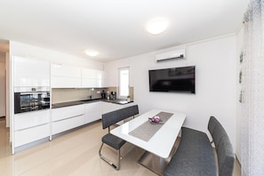 Ferienhaus | Eigene Küche | Kühlschrank, Ofen, Herdplatte, Geschirrspüler