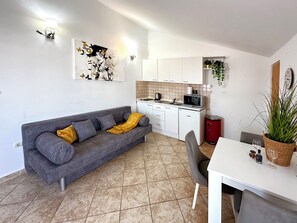 Studio (A1) | Eigene Küche | Kühlschrank, Mikrowelle, Herdplatte, Wasserkocher
