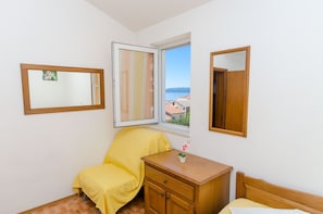 Iron/ironing board, free WiFi - Apartments and Rooms Roso (Makarska)