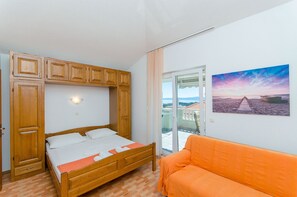 Iron/ironing board, free WiFi - Apartments and Rooms Roso (Makarska)
