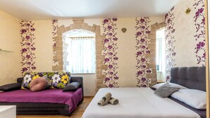 A room with a bed, a sofa, and a window. - Apartment Center With Jacuzzi (Split)