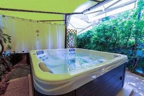 Bañera de hidromasaje interior