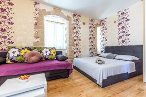 Apartment (A1) | In-room safe, iron/ironing board, free WiFi - Apartment Center With Jacuzzi (Split)