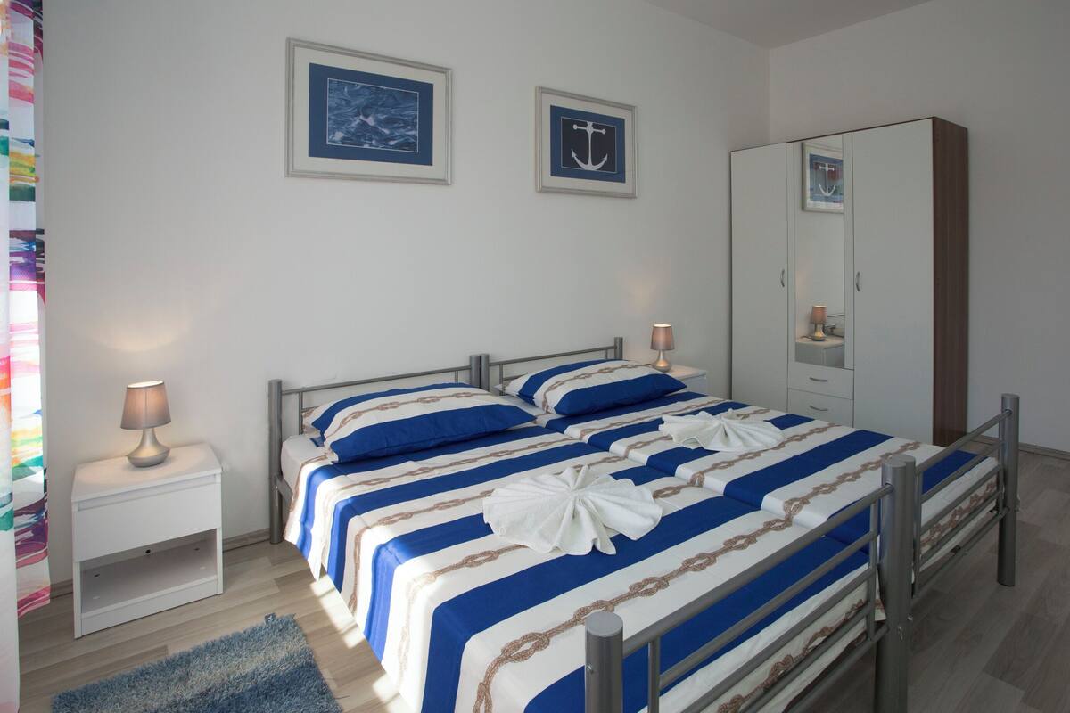 Apartemen (A2) | Brankas, setrika/meja setrika, dan Wi-Fi gratis