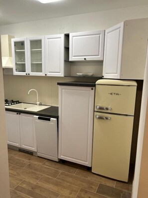 House | Private kitchen | Fridge, microwave, oven, stovetop - House Sunshine (Pasman)