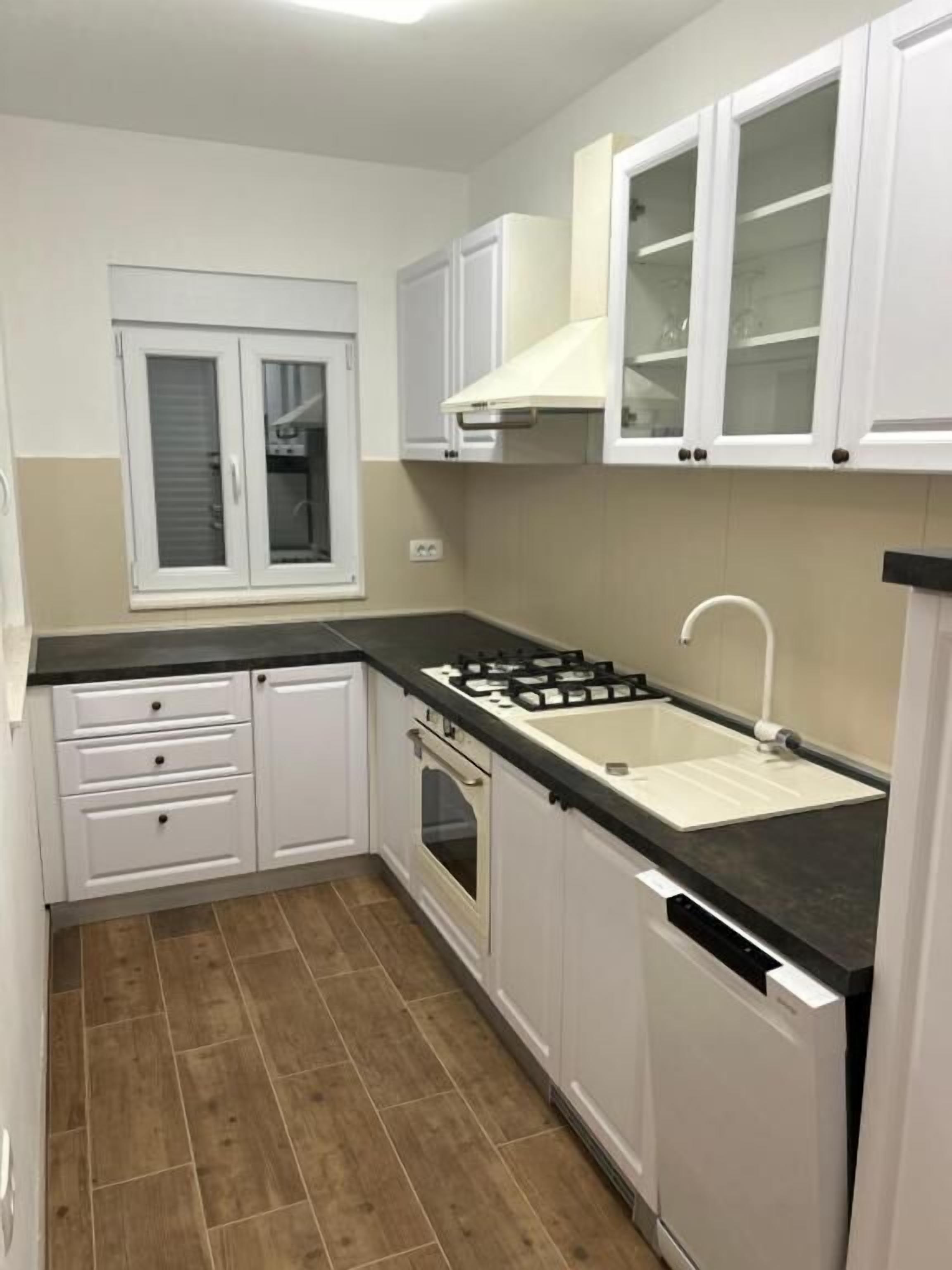 House | Private kitchen | Fridge, microwave, oven, stovetop