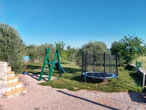 Courtyard - House Mala Kuca (Promina)