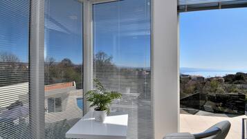 Studio (A2) | Interior