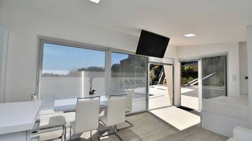 Studio (A3) | Dining