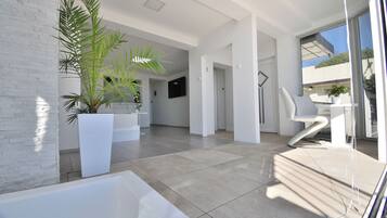 Studio (A2) | Interior