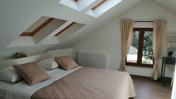 House | In-room safe, iron/ironing board, free WiFi
