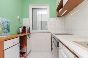 Hus | Eget kjøkken | Kjøleskap, kokeplater, oppvaskmaskin og espressomaskin