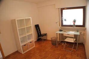 Interior - Business or vacation, central 80sqm apartment near Mercedes-Benz / Bosch / Porsche (Renningen)