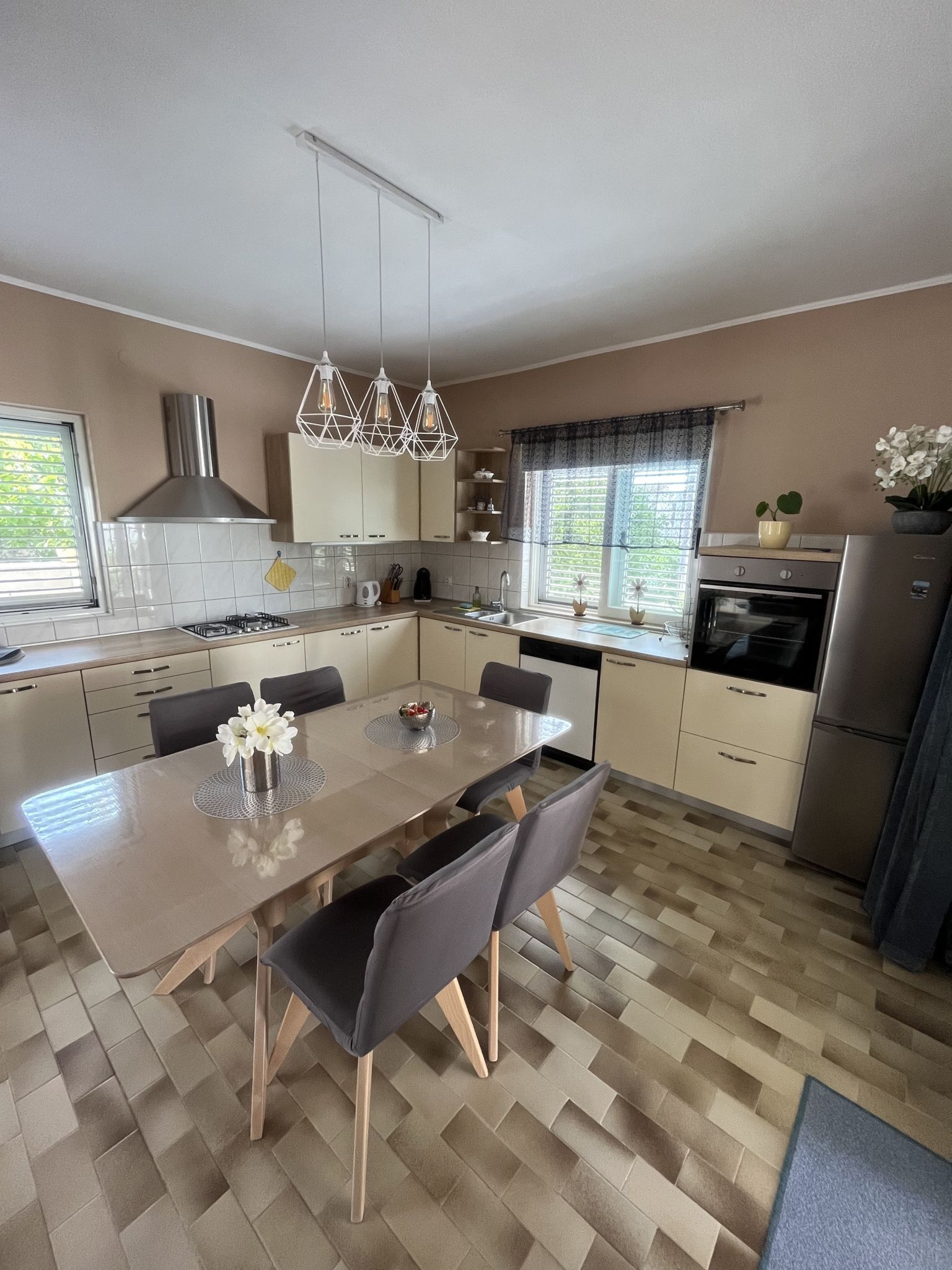 Apartment (A1) | Eigene Küche | Kühlschrank, Ofen, Herdplatte, Geschirrspüler