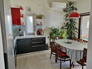 Appartement (A1) | Cuisine privée | Réfrigérateur, un four, surface de cuisson, lave-vaisselle