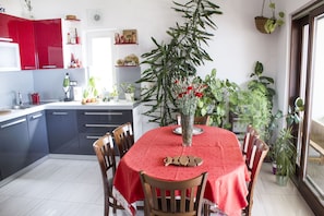 Appartement (A1) | Cuisine privée | Réfrigérateur, un four, surface de cuisson, lave-vaisselle