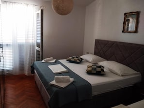Apartment (A1) | Seterika/papan seterika, katil bayi/kot (percuma), Wi-fi percuma 