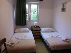 Appartement (A1) | Fer et planche à repasser, lit de bébé (gratuit)