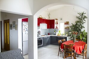 Appartement (A1) | Cuisine privée | Réfrigérateur, un four, surface de cuisson, lave-vaisselle