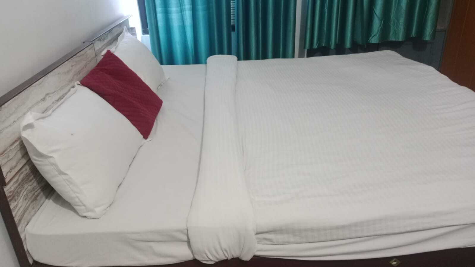 Desk, laptop workspace, free WiFi, bed sheets