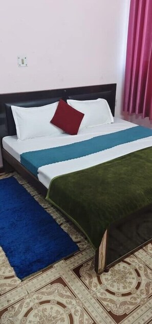 Habitación estándar, para fumadores | Escritorio, espacio para trabajar con laptop y wifi gratis 