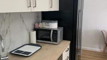 Apartment (A1) | Private kitchen | Fridge, oven, stovetop, dishwasher