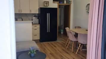 Apartment (A1) | Private kitchen | Fridge, oven, stovetop, dishwasher