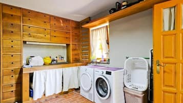 House | Outdoor dining