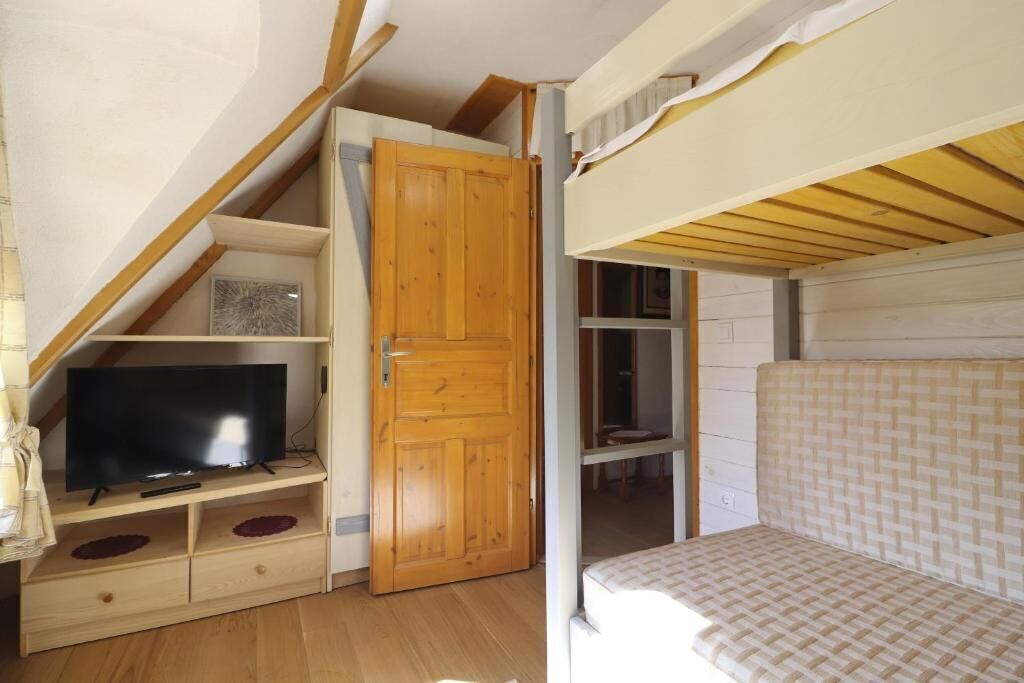 House | Iron/ironing board, free WiFi