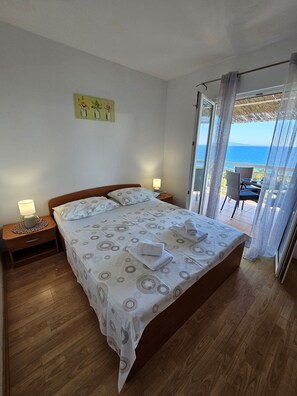 Apartment (A1) | Iron/ironing board, free WiFi - Apartments Sea and Pine (Jelsa)