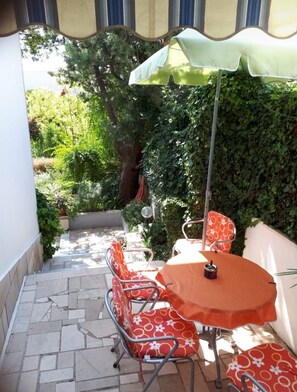 Studio (A1) | Terrace/patio - Apartment Apartment Yellow (Baska Voda)