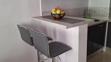 Apartment (A1) | Private kitchen | Fridge, microwave, oven, stovetop