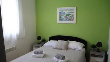 House | Iron/ironing board, free cots/infant beds, free WiFi