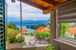 Water view - Apartment New (Supetar)