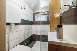 House | Bathroom | Shower, towels, toilet paper - House Emma (Crikvenica)