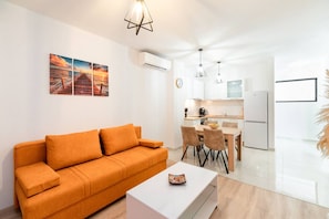Apartamento (A1) | Sala de estar | Una Smart TV, Netflix