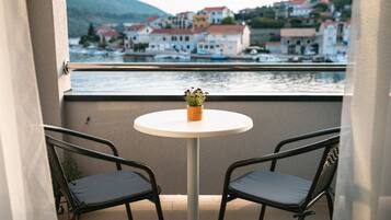 Zimmer (S2) | Blick auf das Wasser