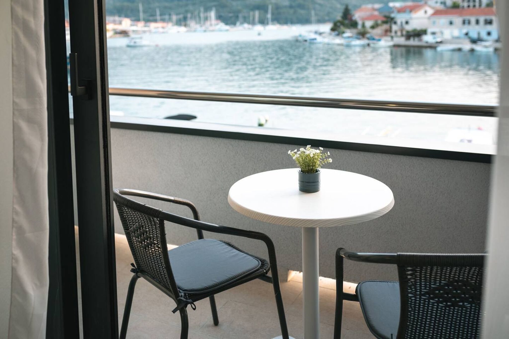Zimmer (S1) | Blick auf das Wasser
