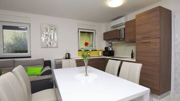 Apartment (A1) | Dining